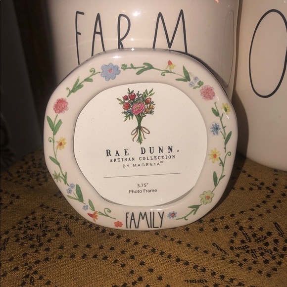 Rae Dunn Other - Rae Dunn FAMILY Mini Round Photo Frame